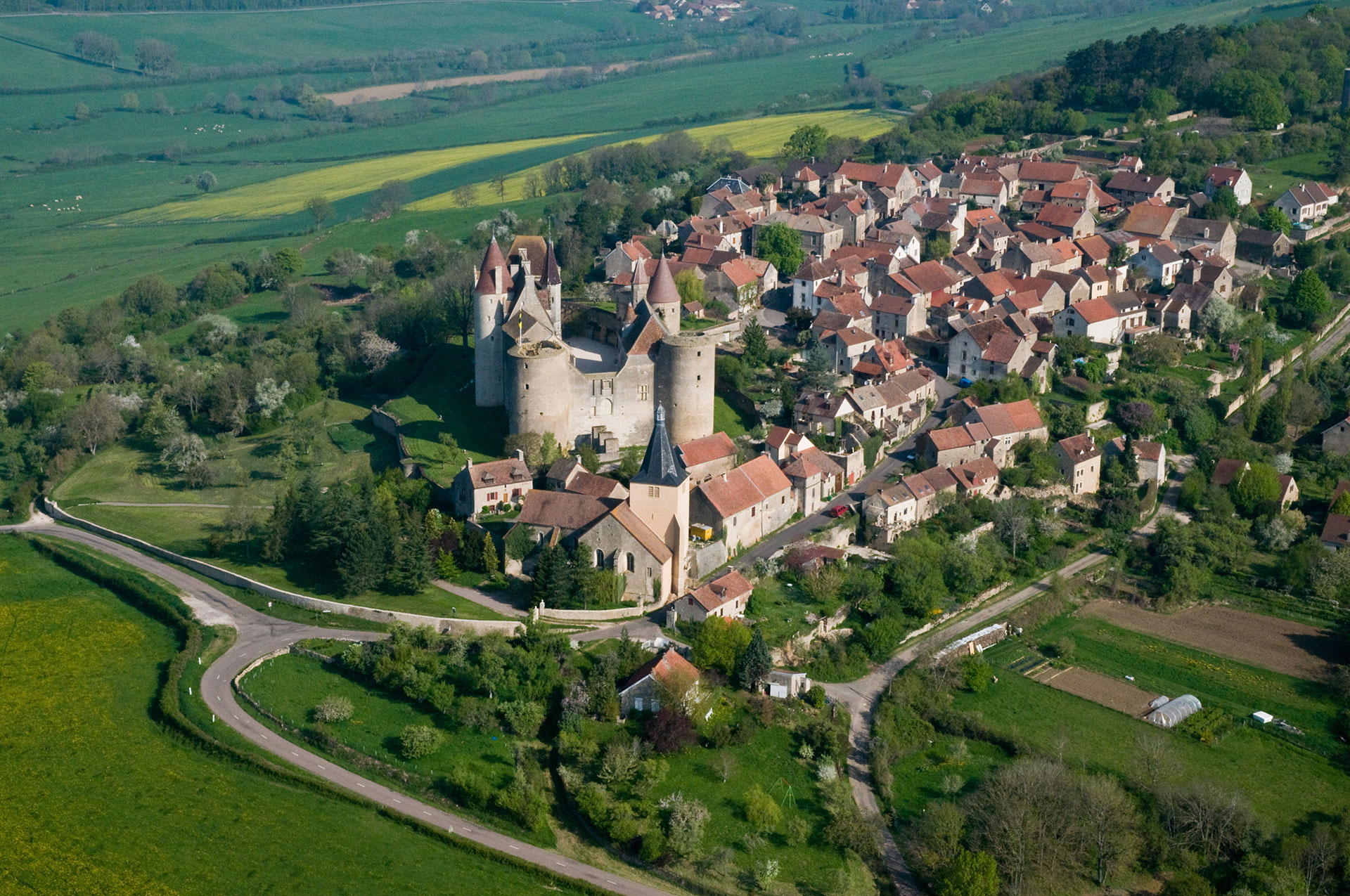 une ville médiévale vue du ciel