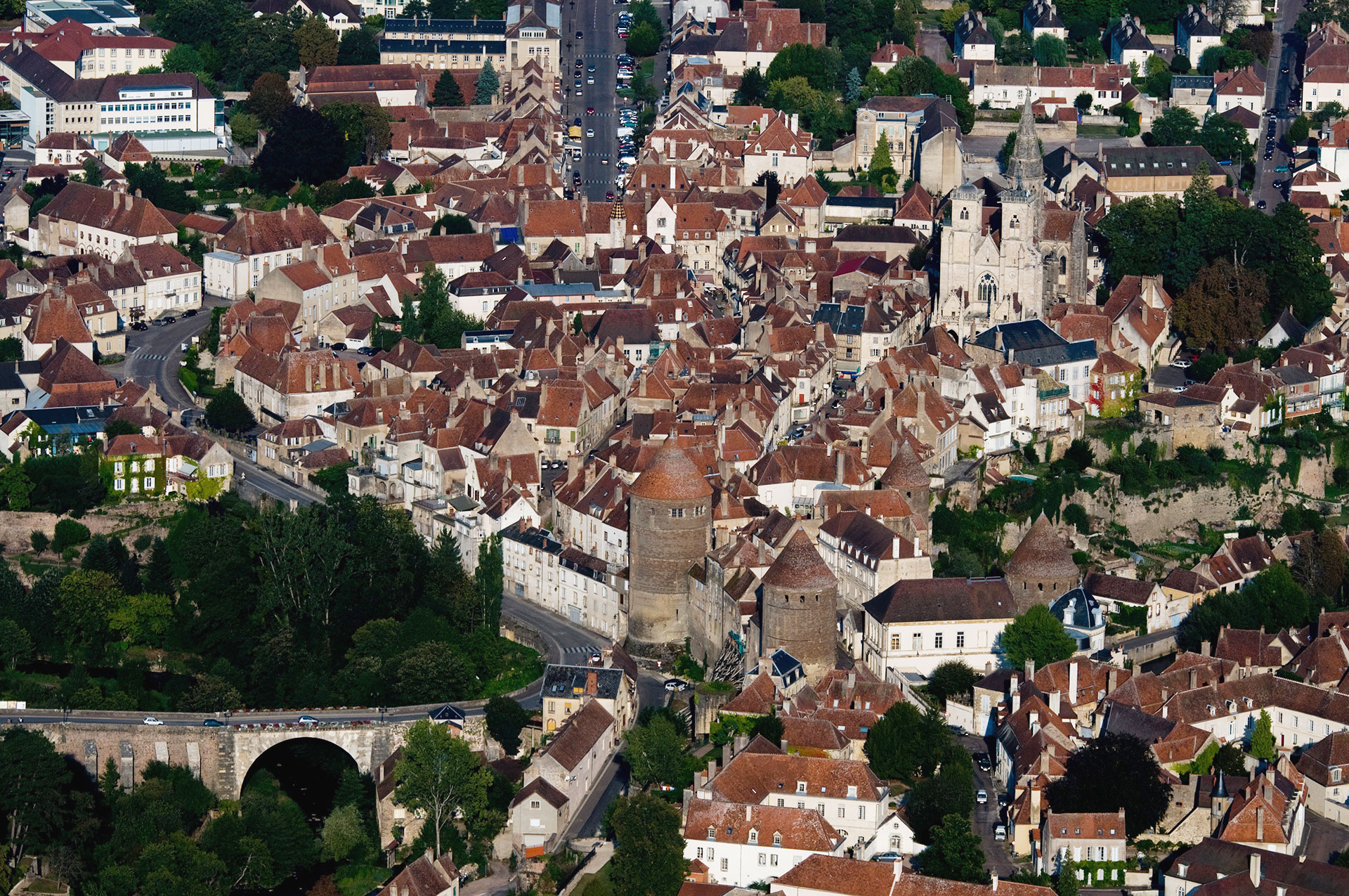 une ville médiévale vue du ciel