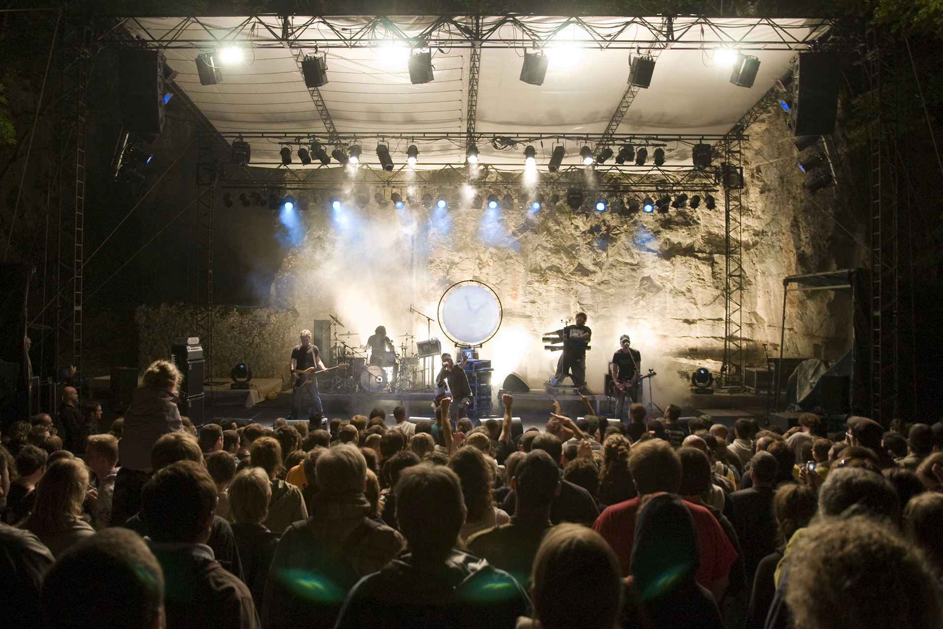 groupe en concert plein air